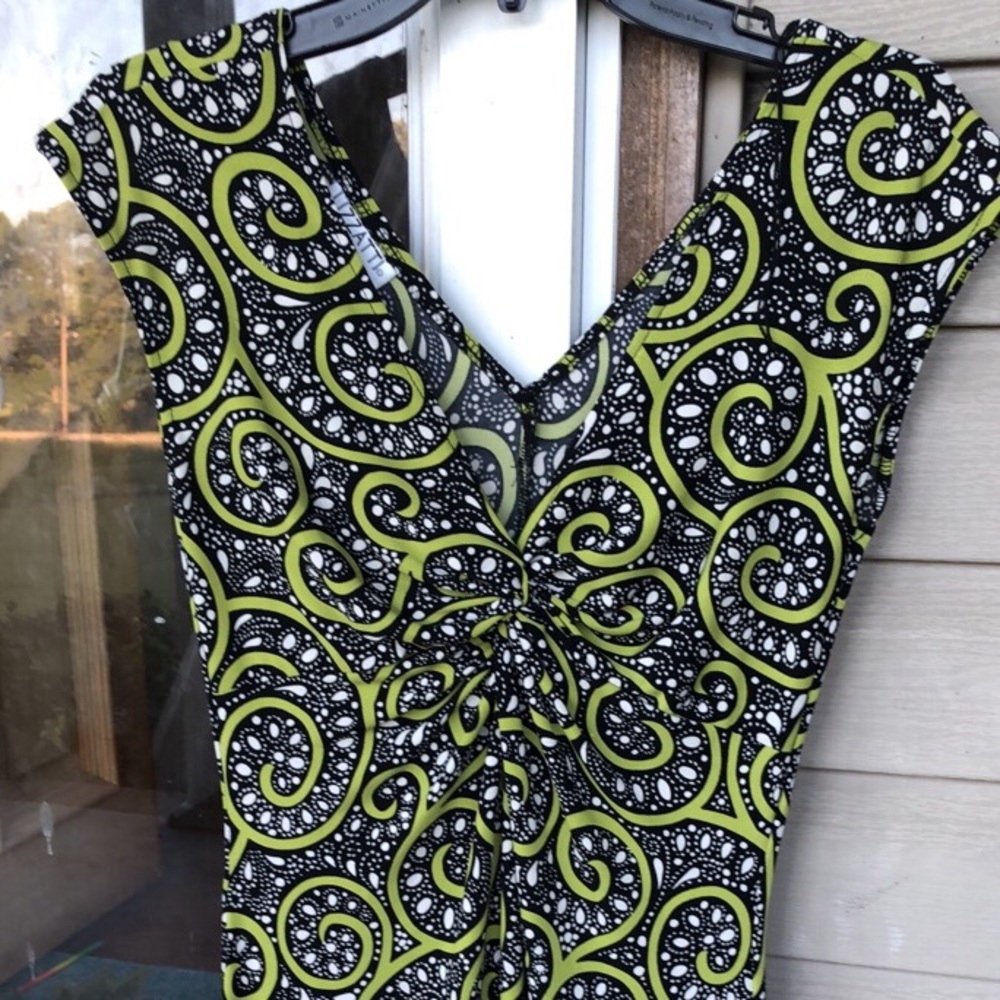 Flattering dress. Beautiful colors